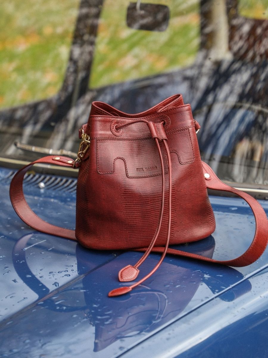 red-leather-bucket-bag-capucine-1960-paul-marius-front-view-picture-w39-l-r