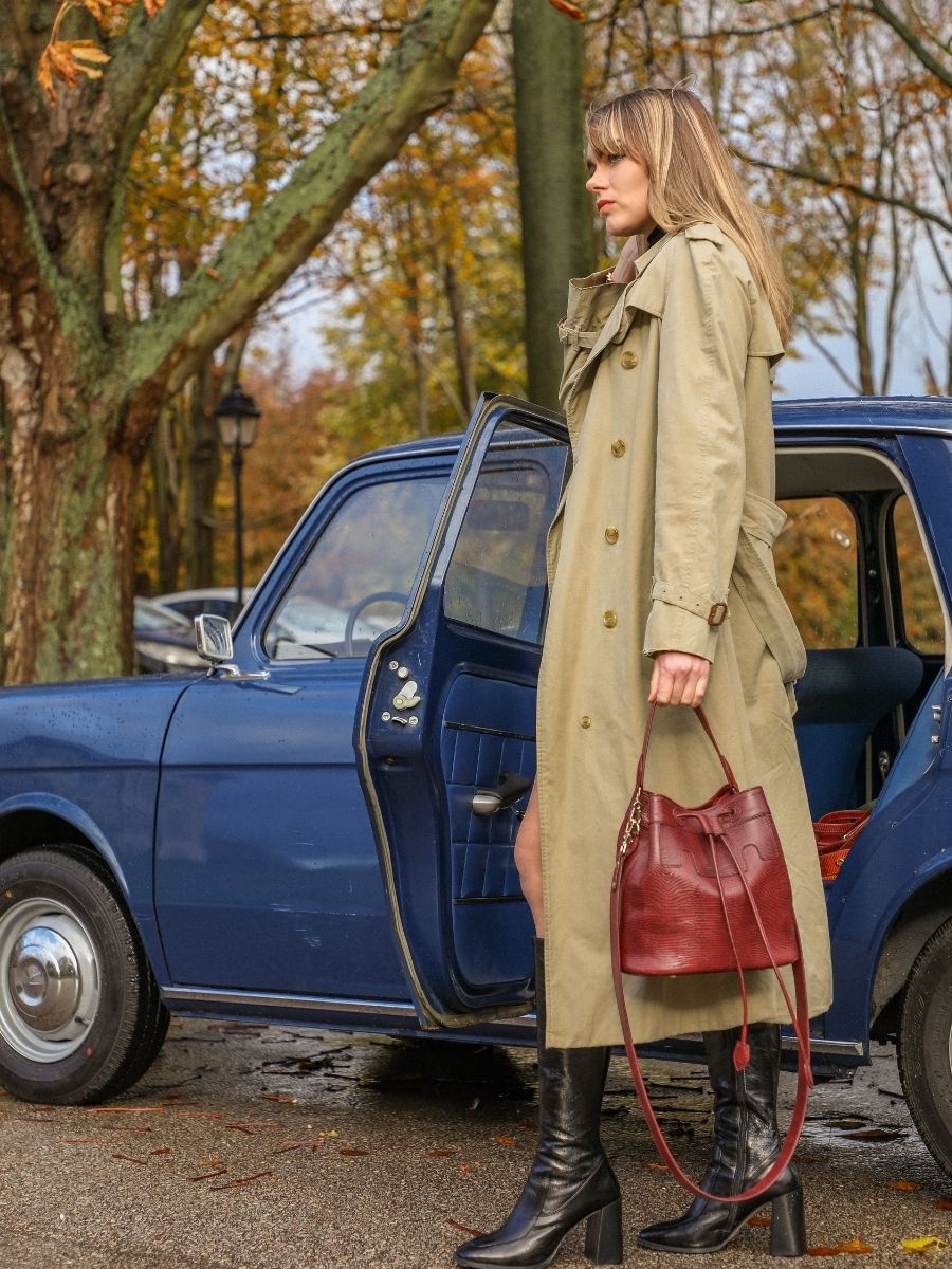 red-leather-bucket-bag-capucine-1960-paul-marius-campaign-picture-w39-l-r