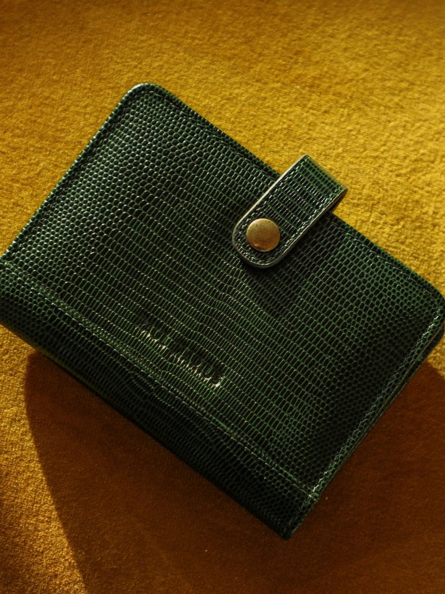 green-leather-wallet-leportefeuille-jeanne-1960-paul-marius-focus-material-picture-m34-l-dg