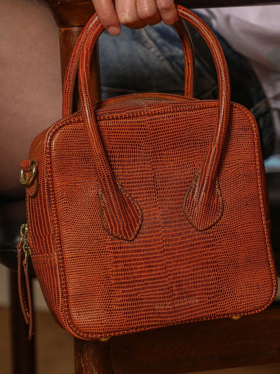 brown-leather-handbag-raphaelle-1960-paul-marius-focus-material-picture-w43-l-l