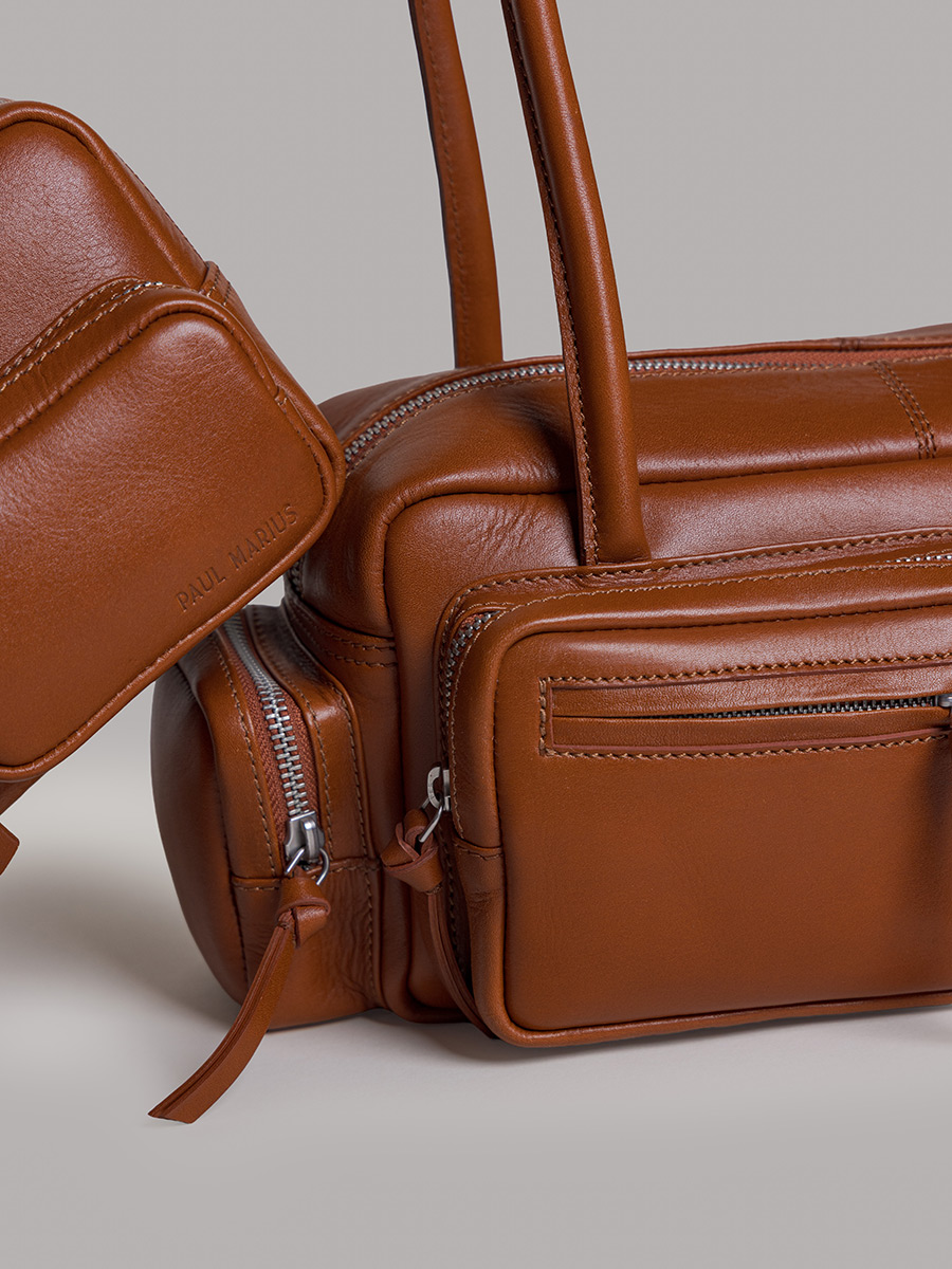 multipockets-bag-brown-leather-lebasset-90s-cognac-focus-material-view-w56-co