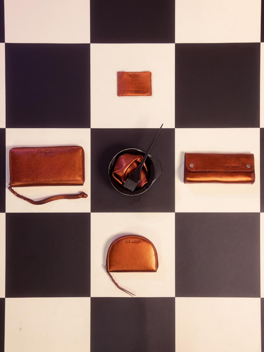 leather-wallet-woman-copper-ambient-view-picture-leportefeuille-manon-ginger-paul-marius-m32-m-o