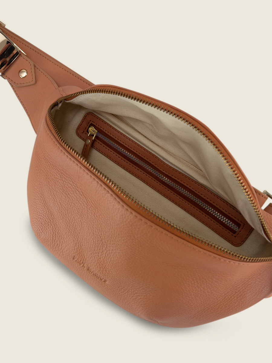 leather-fanny-pack-for-women-brown-rear-view-picture-labanane-art-deco-caramel-paul-marius-3760125359441
