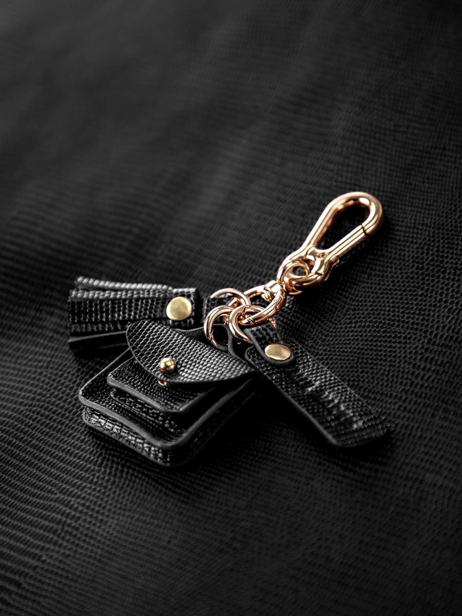 black-leather-key-ring-leporte-cle-breloque-1960-jet-black-paul-marius-focus-material-picture-lkc-logo-l-b