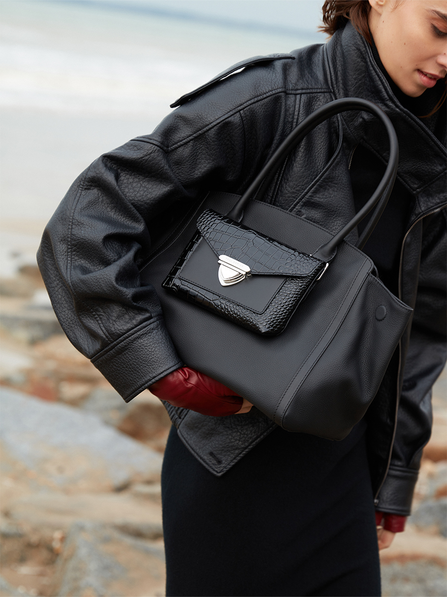 mini-bag-lecaprice-pochette-black-patent-leather-focus-material-w65-cr-ver-b