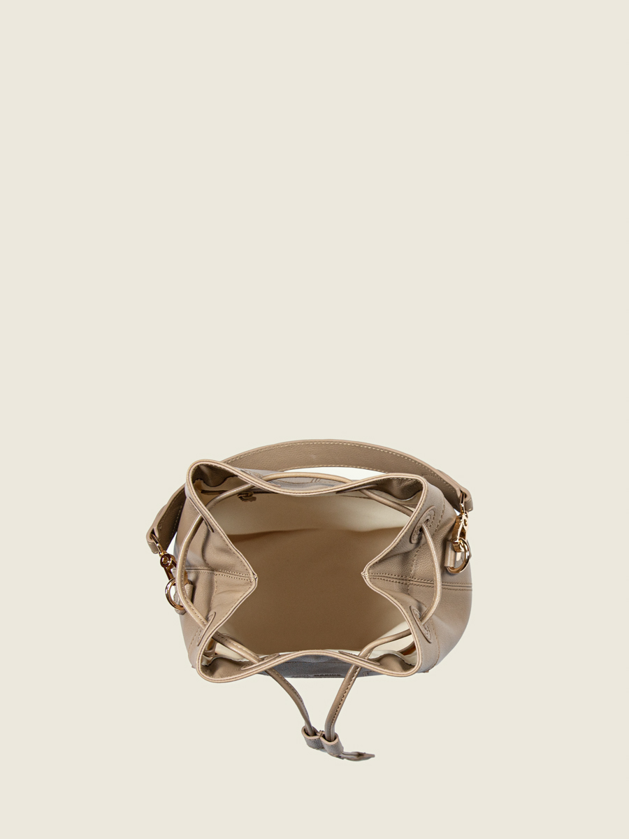 bucket-bag-leather-capucine-taupe-ambient-view-w39-bei