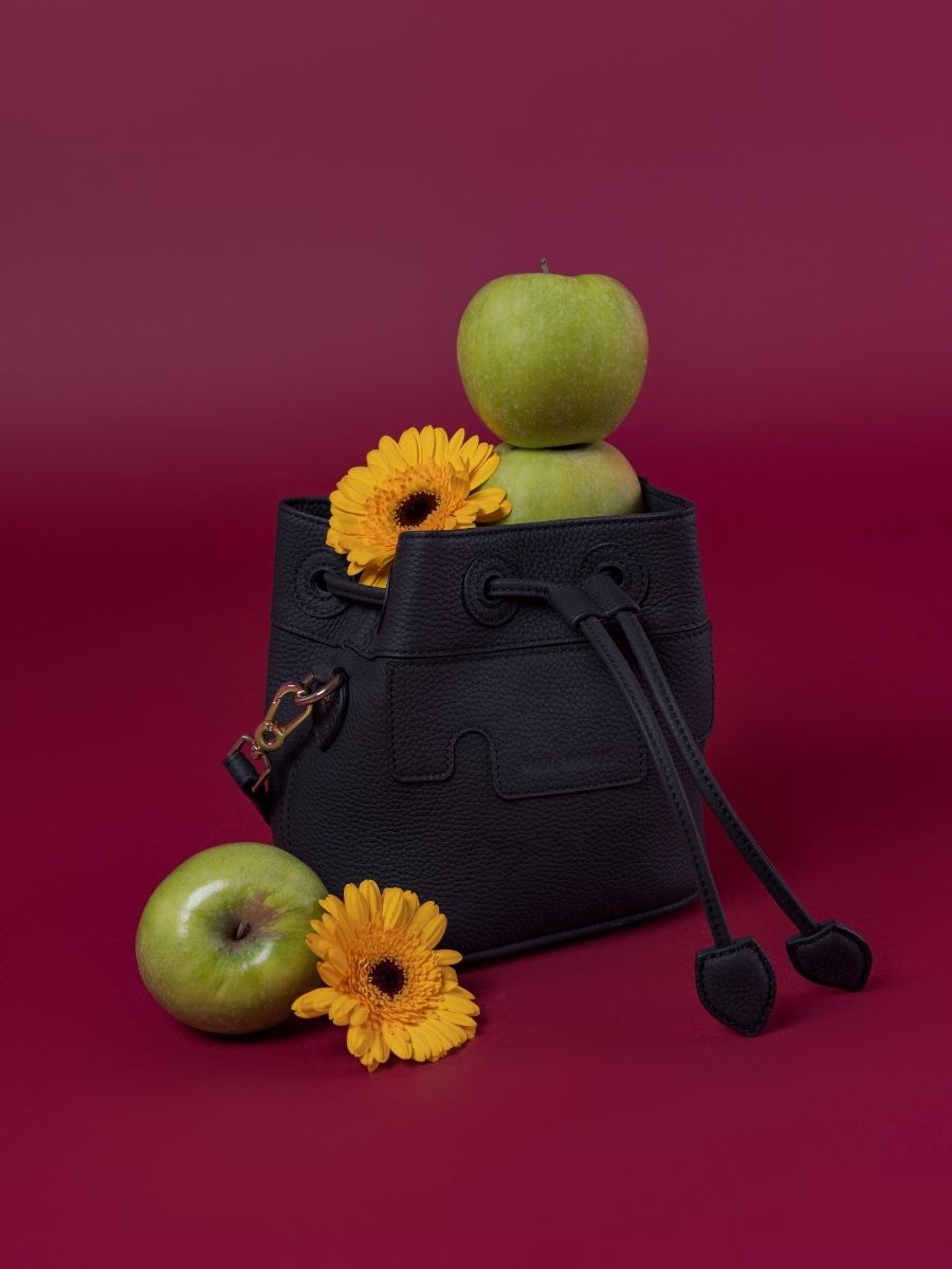 mini-bucket-bag-leather-capucine-xs-soft-black-focus-material-view-w39xs-bm-b