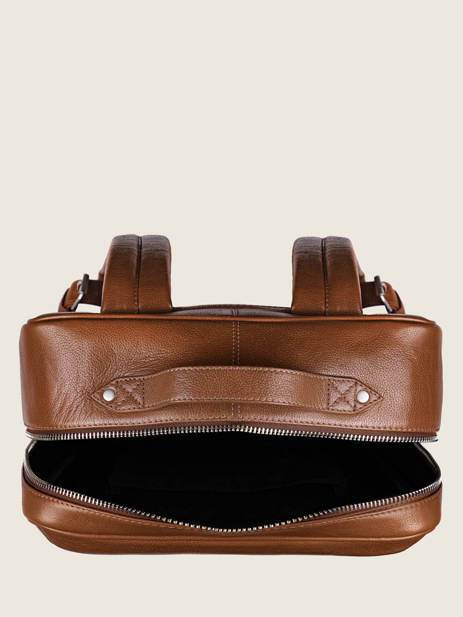 brown-leather-bagpack-charles-light-brown-paul-marius-ambient-view-picture-b11-l