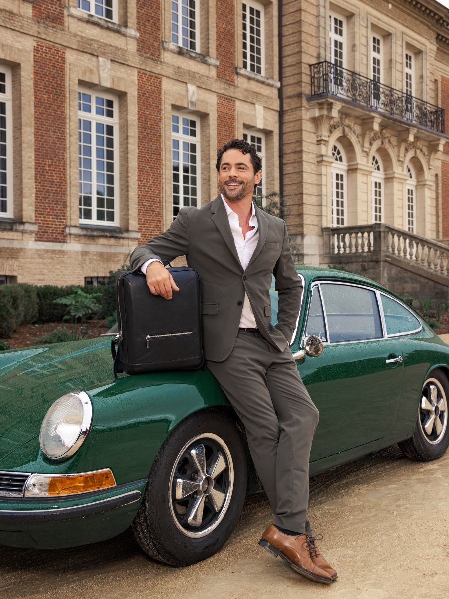 black-leather-bagpack-charles-black-paul-marius-focus-material-view-picture-b11-b