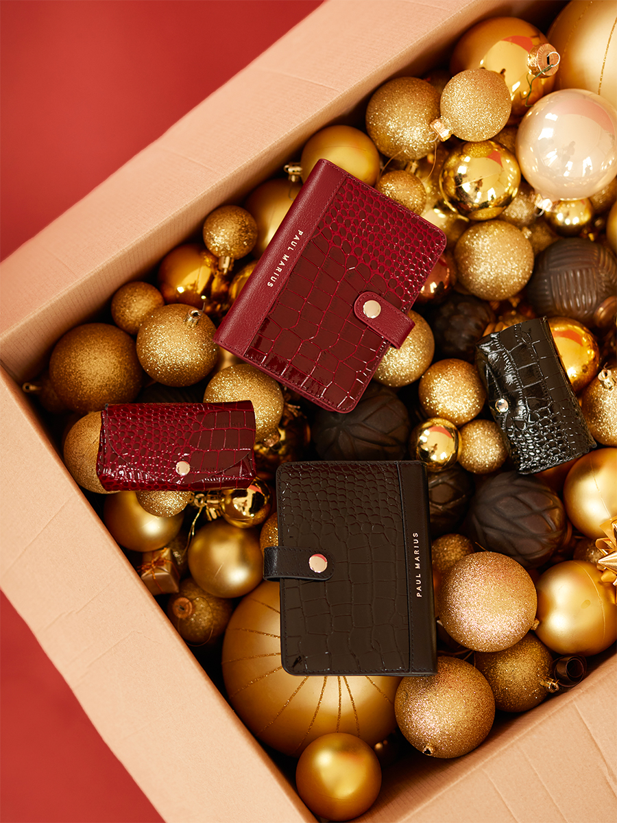 le-portefeuille-jeanne-croco-leather-woman-patent-burdgundy-back-view-m34-cr-ver-dr