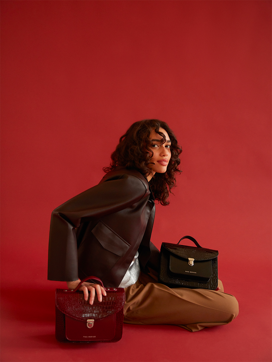 mademoiselle-george-handbag-leather-burgundy-patent-ambient-view-w05-cr-ver-br