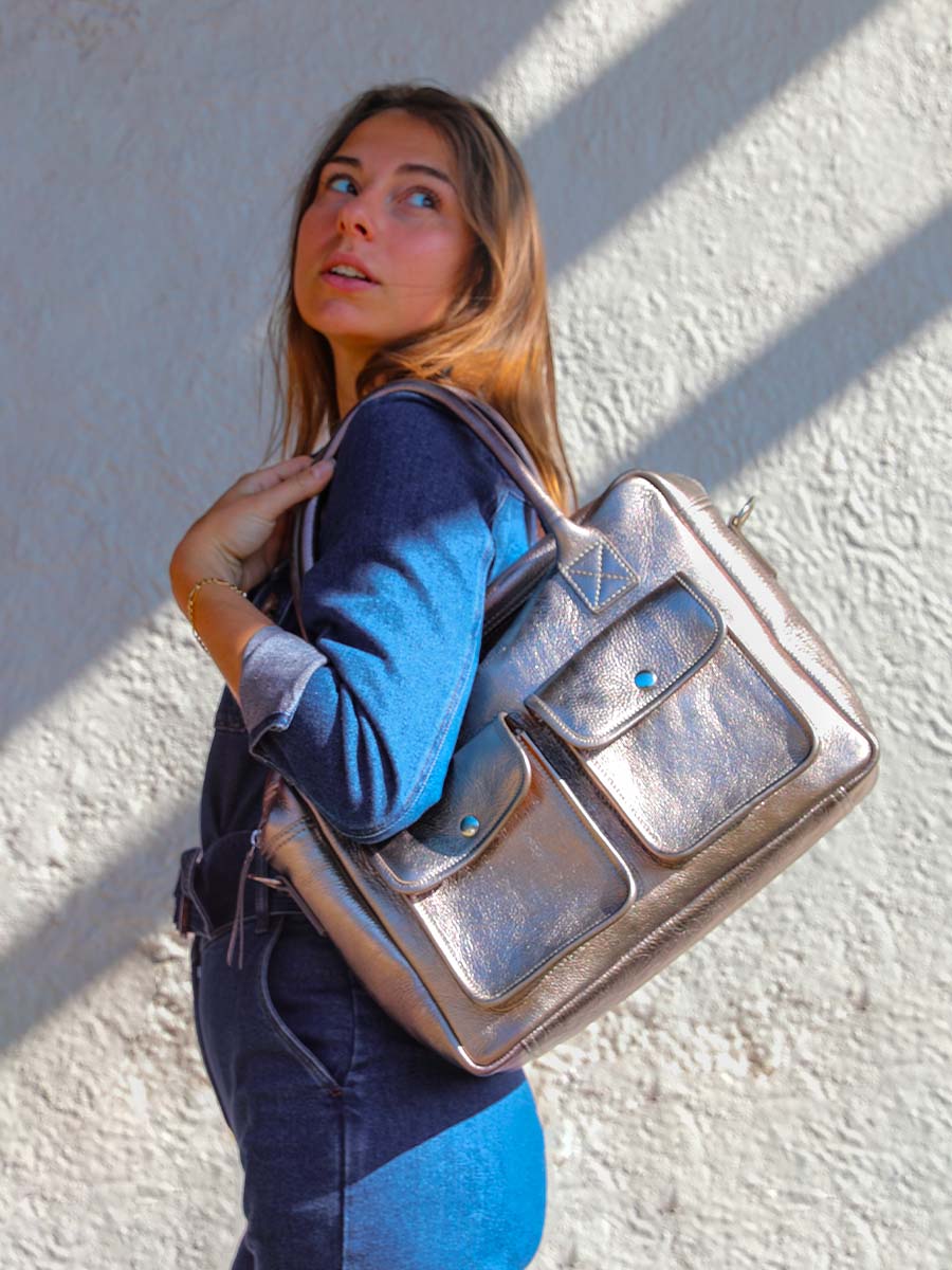 silver-leather-shoulder-bag-women-parade-picture-ledandy-steel-paul-marius-3760125358468