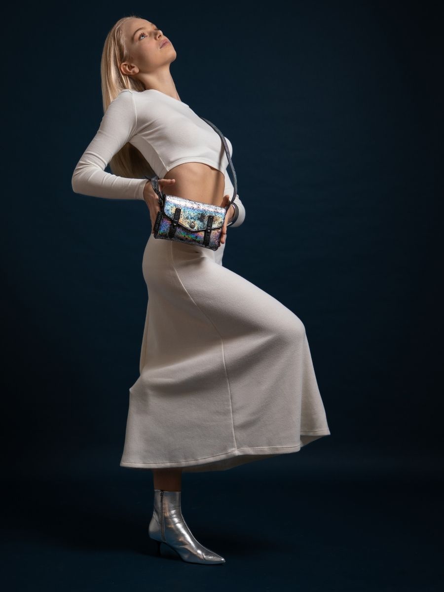 holographic-leather-shoulderbag-lemini-indispensable-galaxy-paul-marius-campaign-picture-w08s-gal
