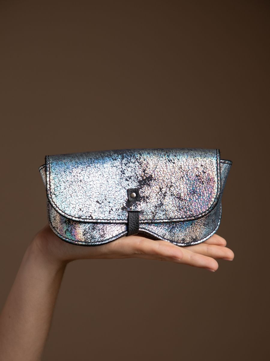 holographic-leather-glassescase-letui-à-lunettes-galaxy-paul-marius-campaign-picture-m49-gal