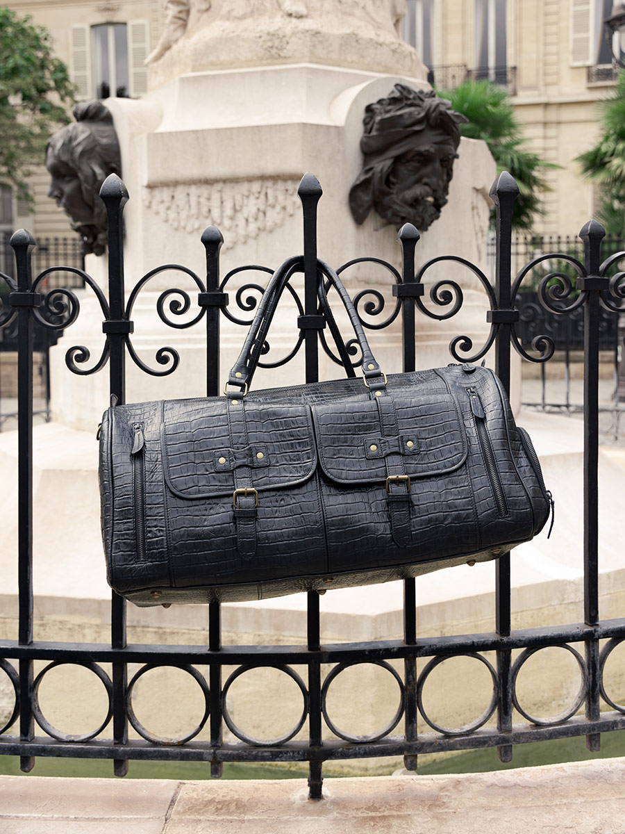 black-leather-travel-bag-le48h-heritage-jet-black-paul-marius-focus-material-view-picture-m107-cr-b