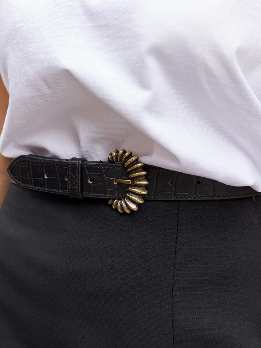 leather-belt-black-ambient-view-picture-laceinture-zelie-heritage-jet-black-paul-marius-lb-115-cr-b