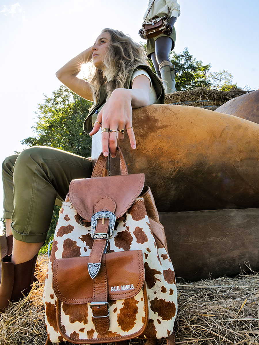 leather-backpack-for-woman-ambient-view-picture-lebaroudeur-rodeo-paul-marius-3760125356891