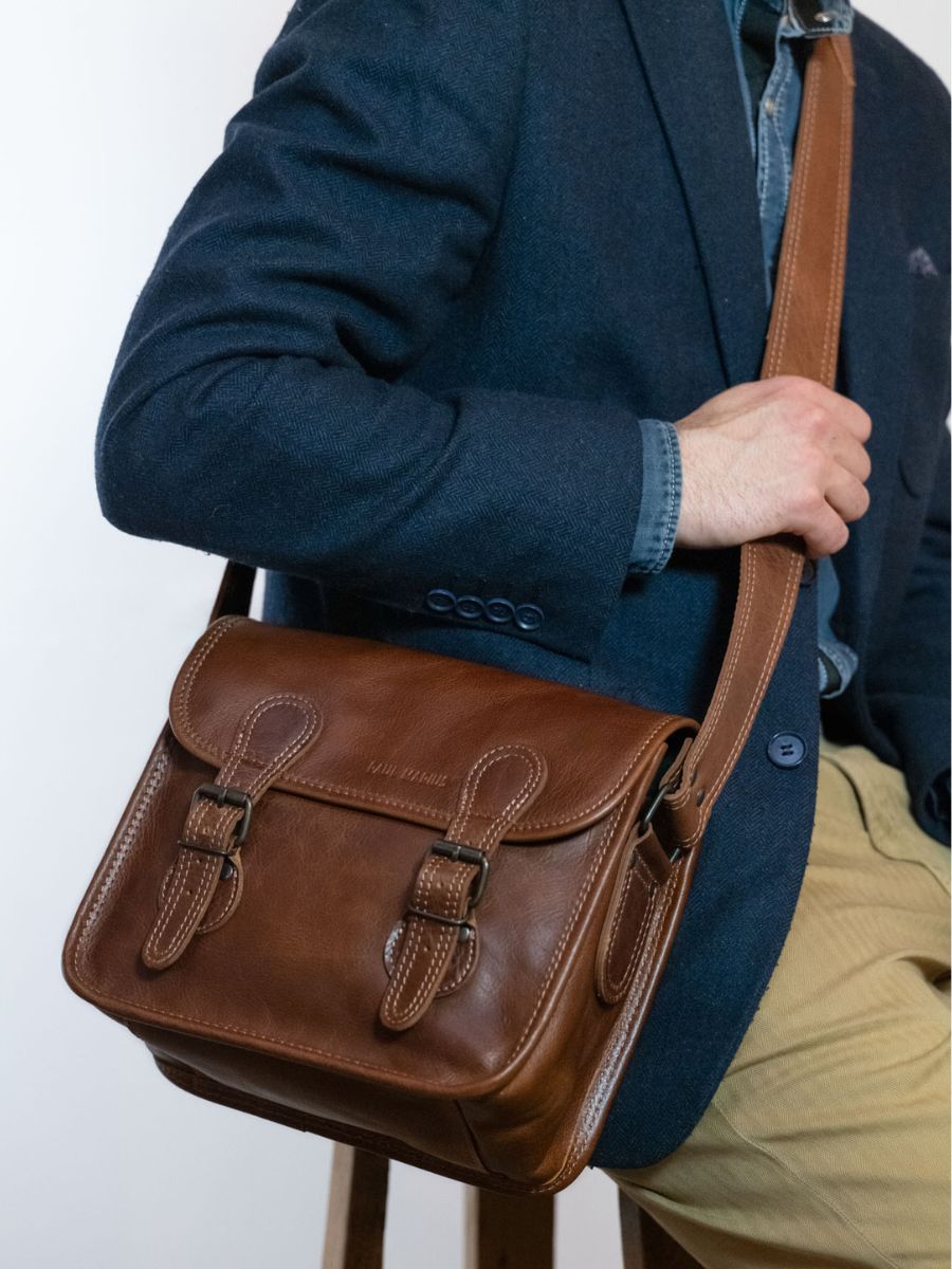 brown-leather-shoulder-bag-lasacoche-s-tobacco-brown-paul-marius-focus-material-view-picture-m02s10-mk