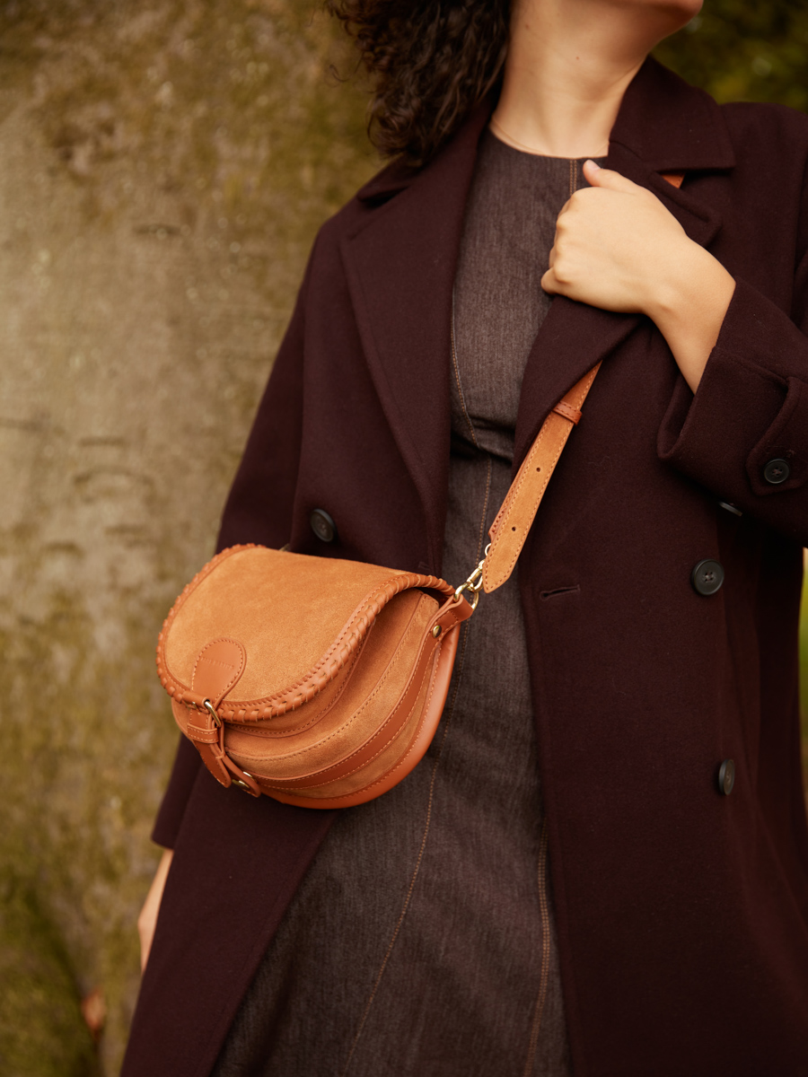 mini-leather-shoulder-bag-lebobo-s-brown-ambient-view-w61s-su-mb
