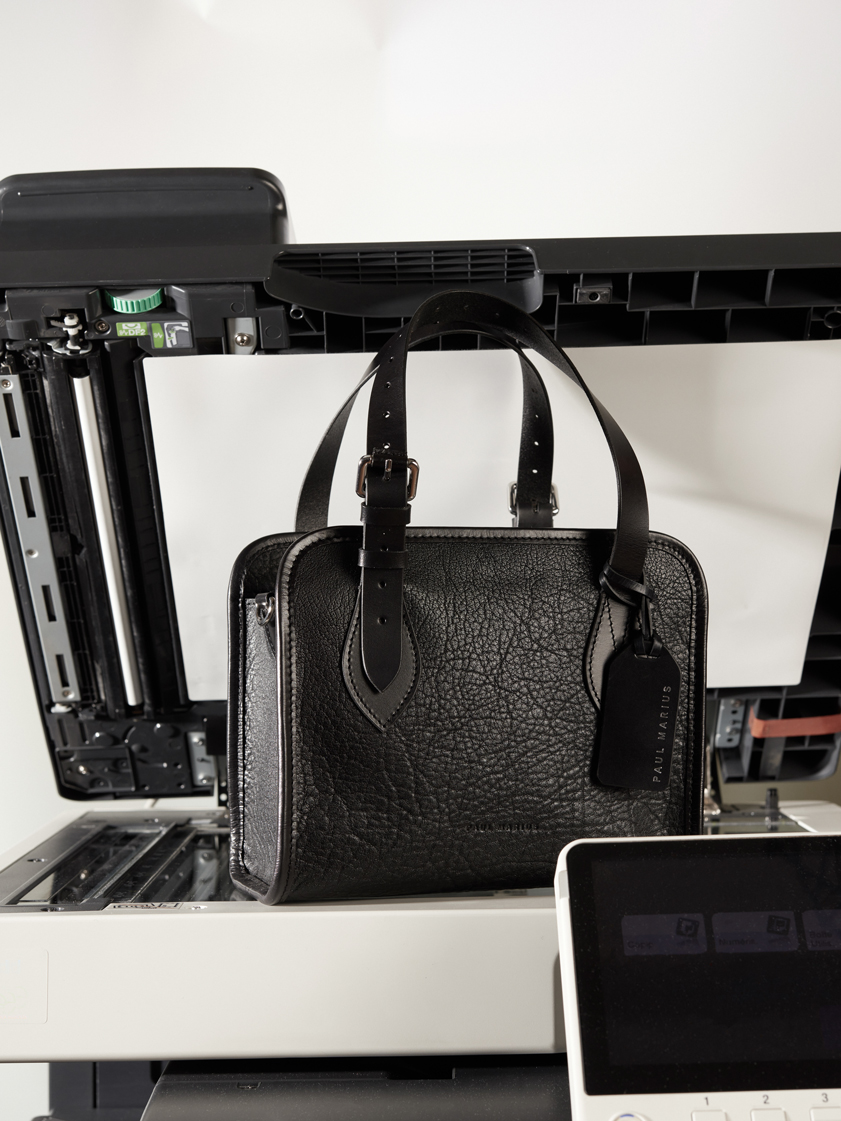 black-leather-handbag-lecabas-women-focus-material-w81m-b