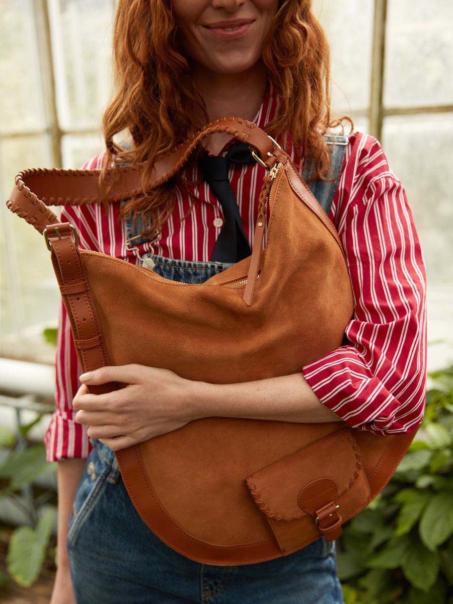 lehobo-xl-hazelnut-leather-handbag-women-focus-material