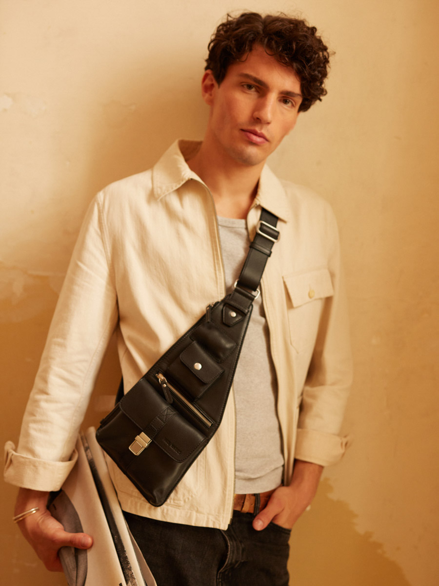 black-leather-shoulderbag-holster-oily-black-ambient-view-w62-obl