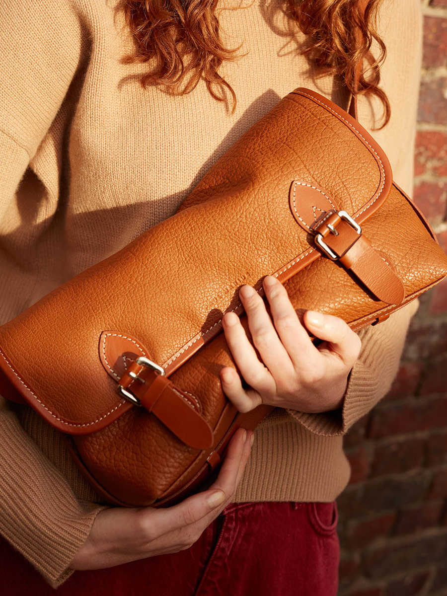 leather-cross-body-bag-loulou-natural-focus-material