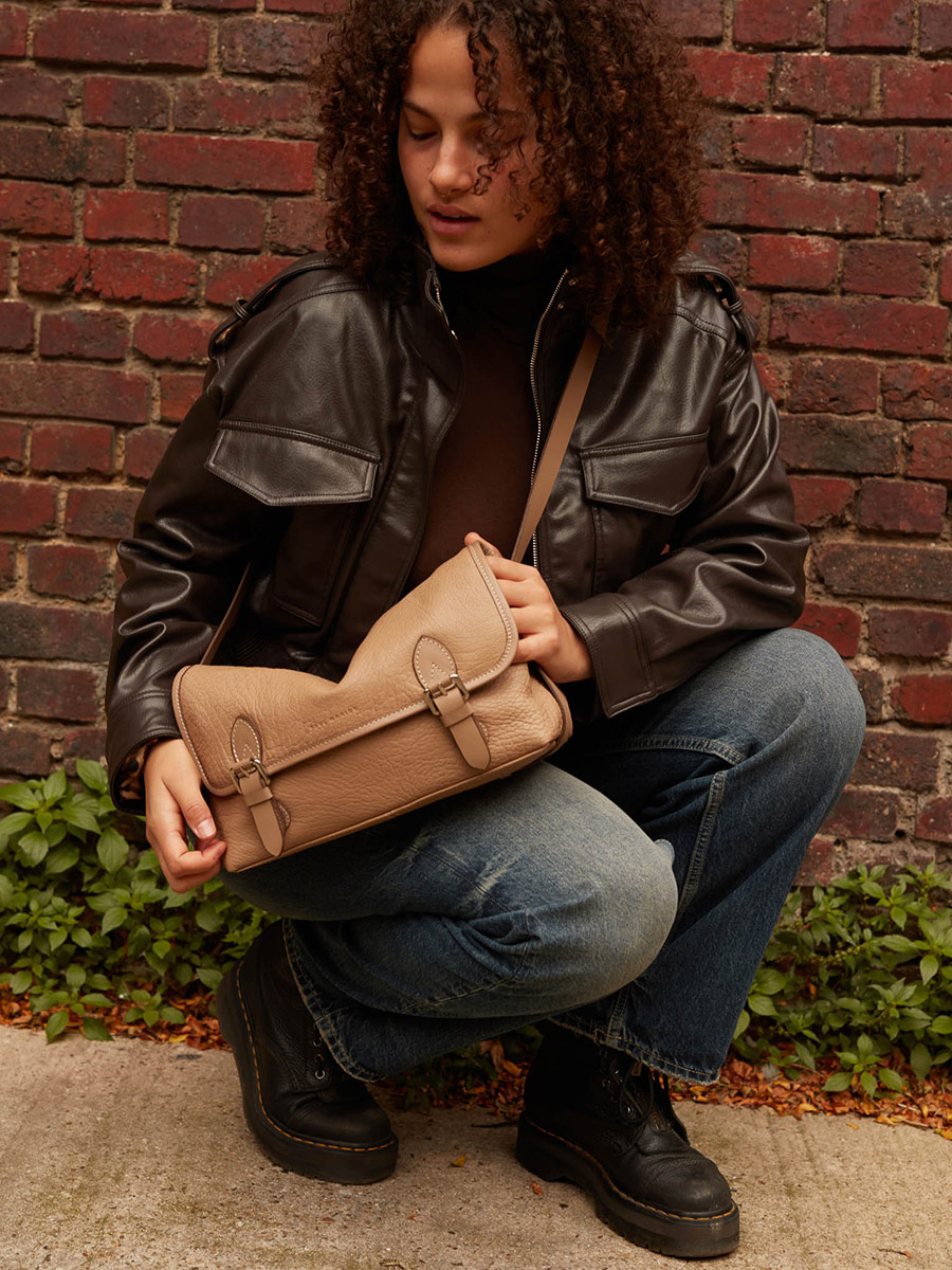 leather-cross-body-bag-loulou-taupe-focus-material
