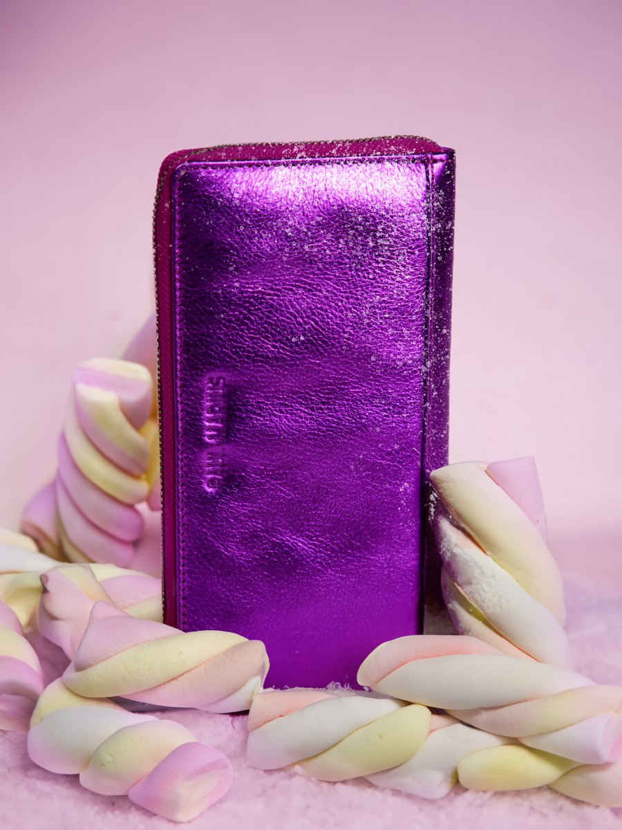 purple-metallic-leather-wallet-leportefeuille-charlotte-bonbon-paul-marius-front-view-campaign-picture-m63-m-p