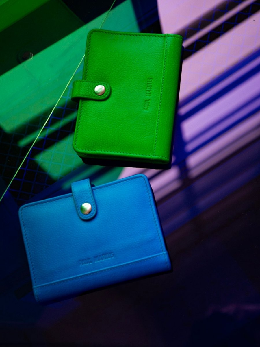 blue-leather-wallet-leportefeuille-jeanne-neon-paul-marius-focus-material-view-picture-m34-ne-blu