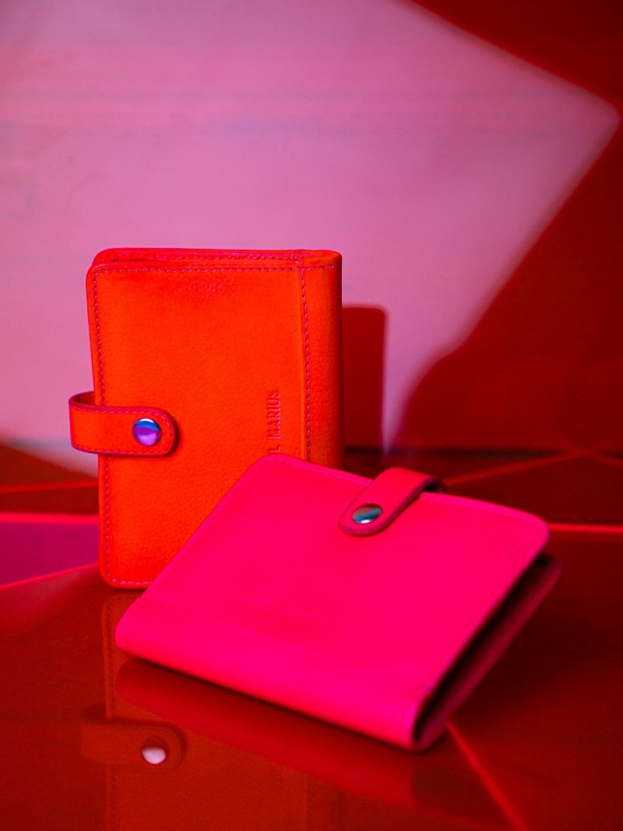 orange-leather-wallet-leportefeuille-jeanne-neon-paul-marius-focus-material-view-picture-m34-ne-o