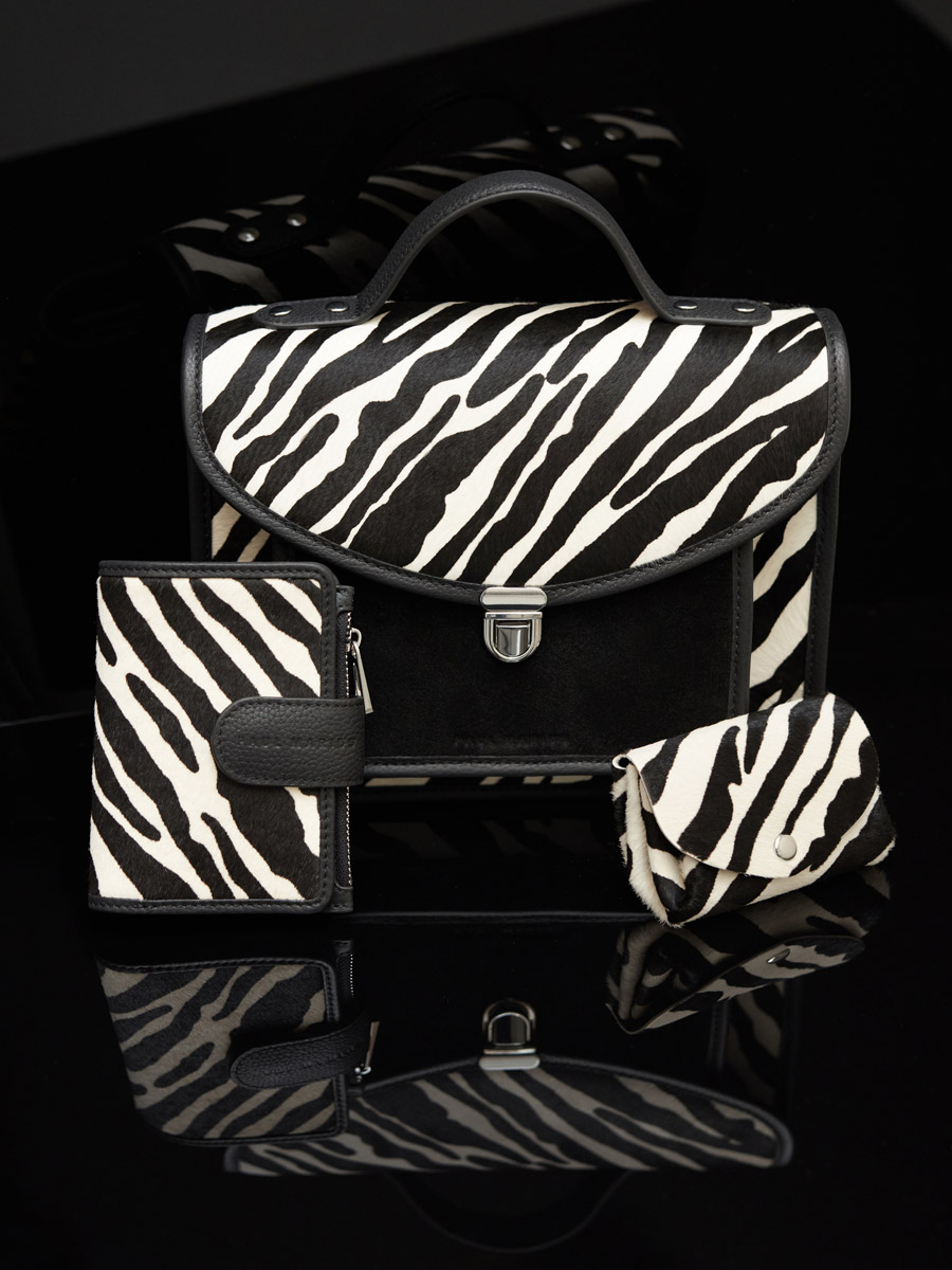 mademoiselle-george-handbag-leather-black-white-ambient-view-w05-ti-b-w