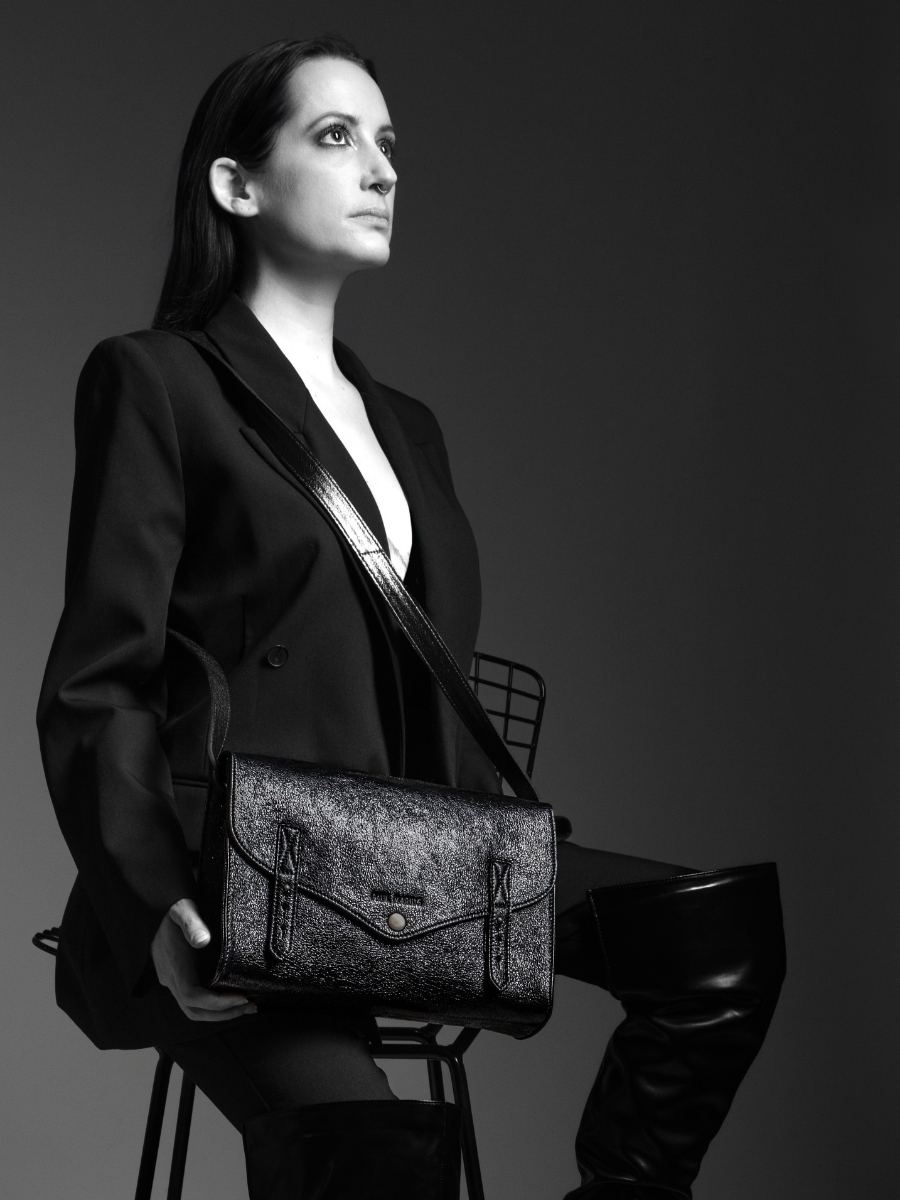 shimmering-black-leather-shoulder-bag-lindispensable-eclipse-paul-marius-campaign-picture-w08-m-b