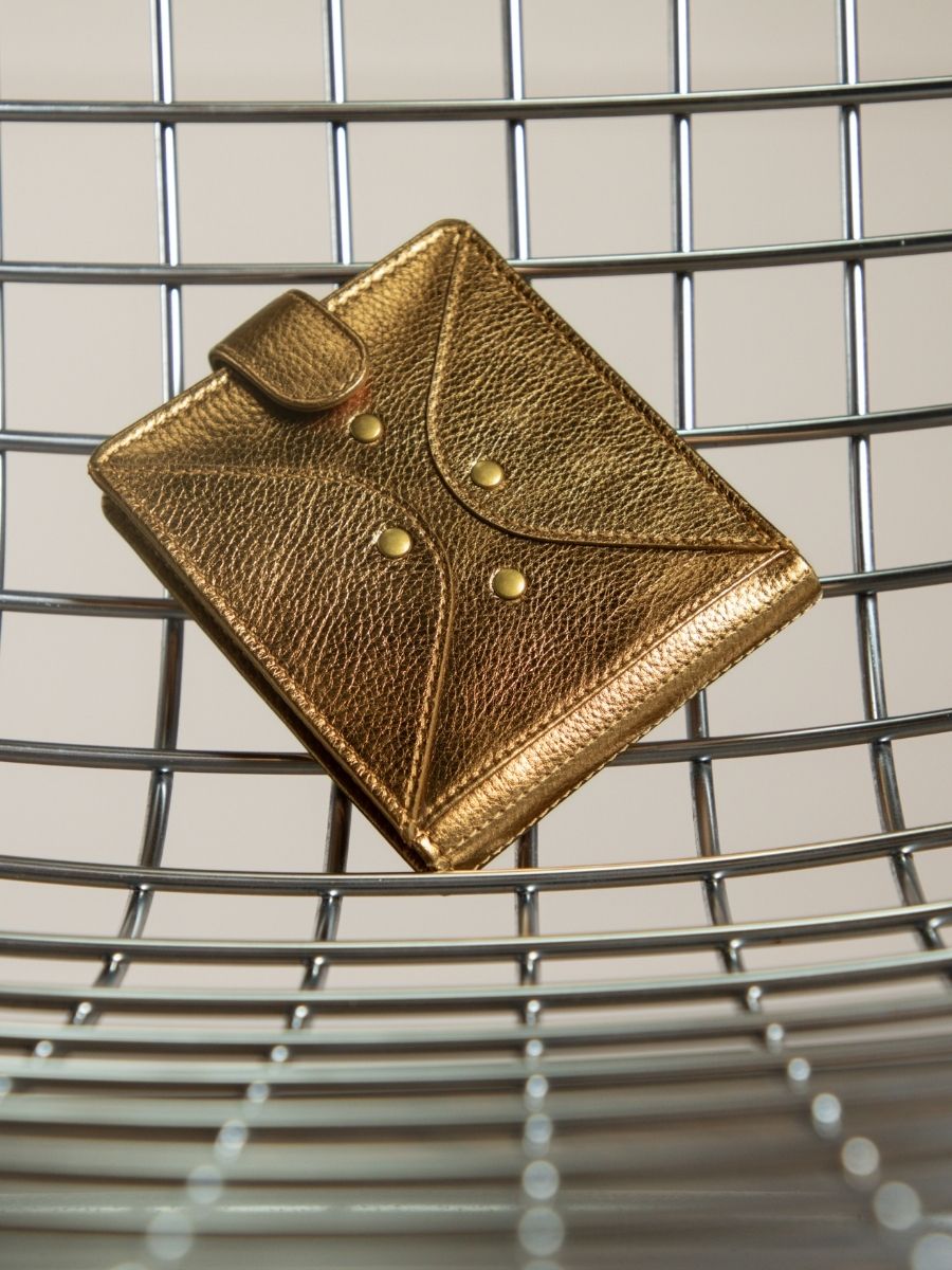 gold-leather-wallet-leportefeuille-louise-bronze-paul-marius-focus-material-picture-m30-og