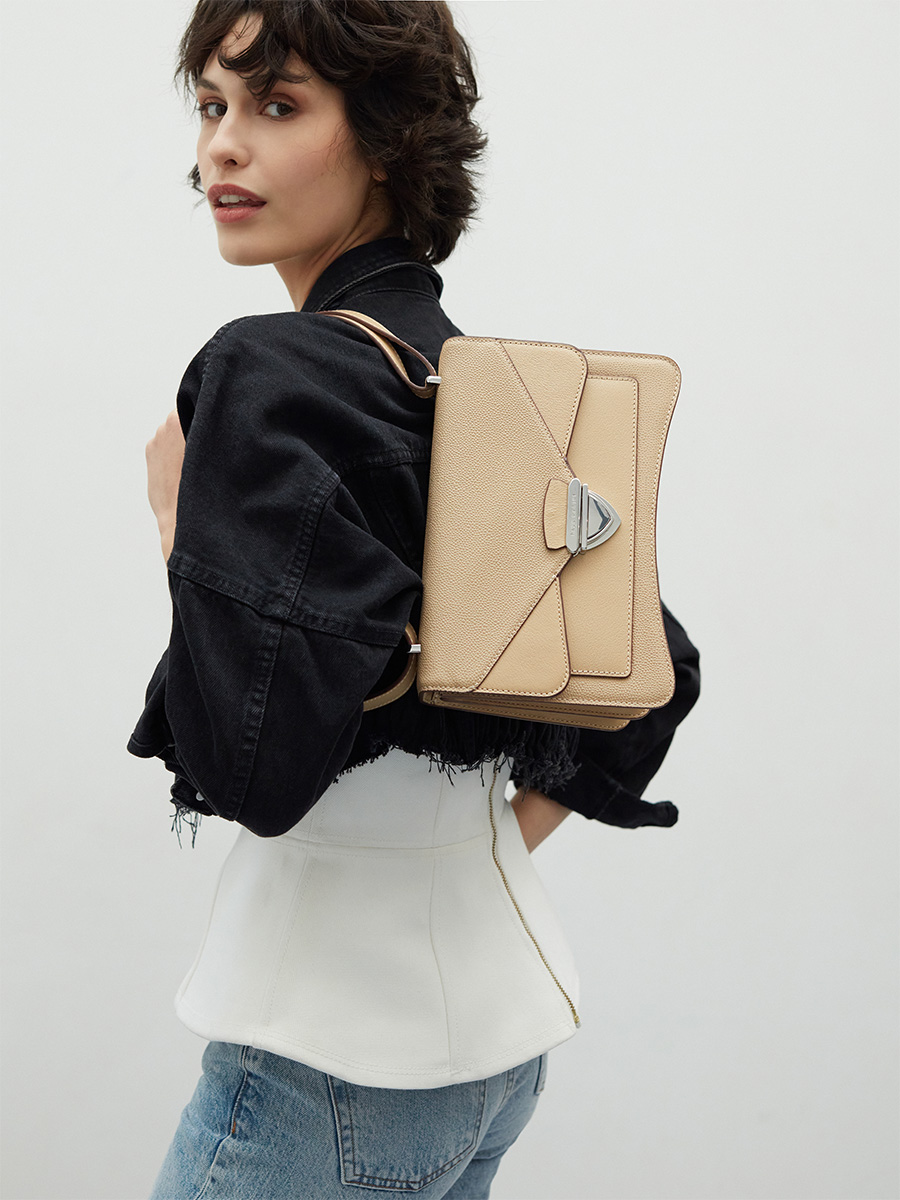 madame-george-leather-bag-cuir-beige-women-ambient-view-w63-cav-bei