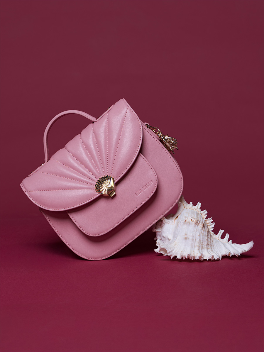cross-body-bag-leather-mademoiselle-george-coquillage-venus-pink-ambient-view-w105-pi