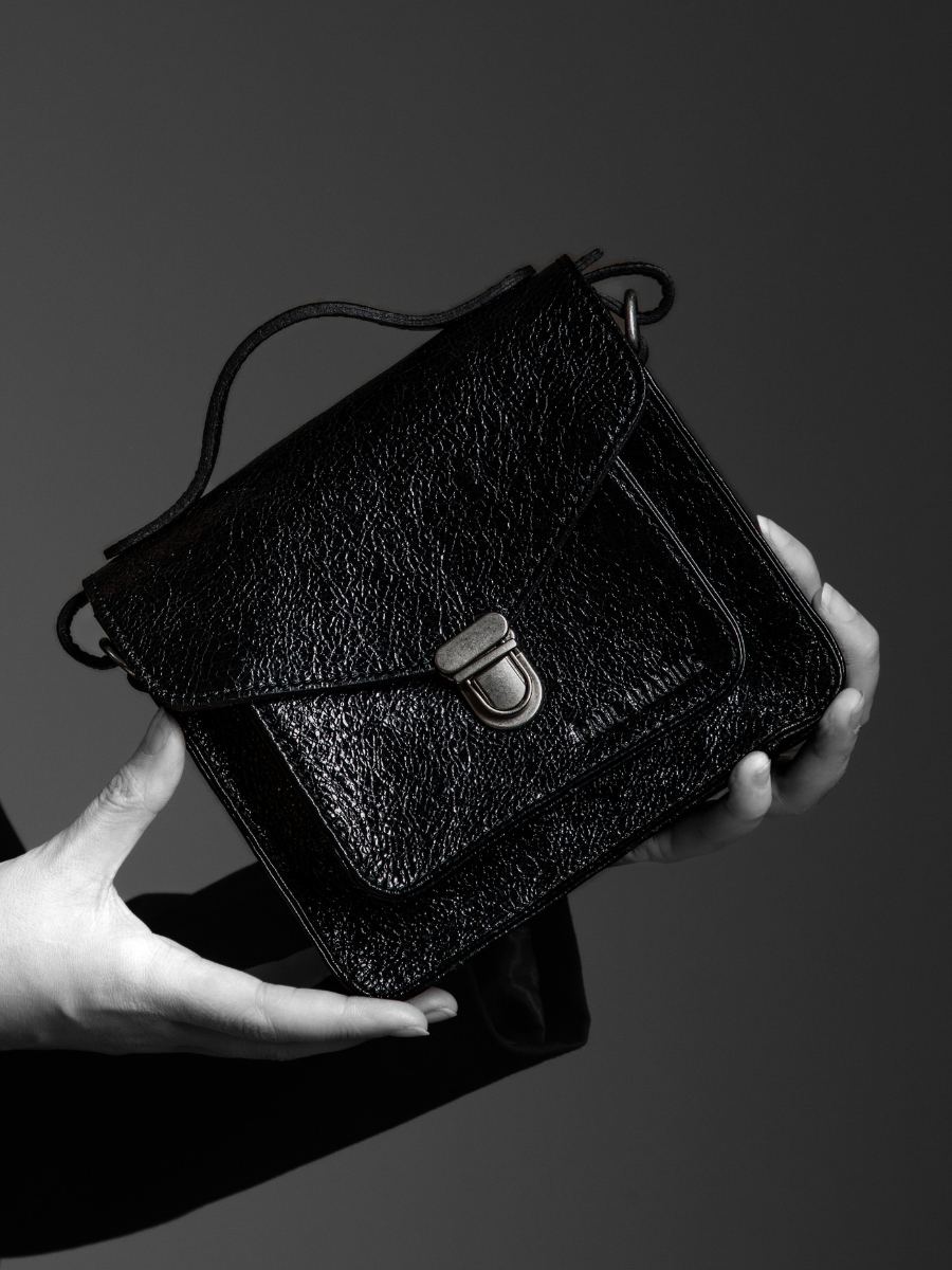 shimmering-black-leather-handbag-mademoiselle-george-xs-metallic-black-paul-marius-front-view-picture-w05xs-m-b
