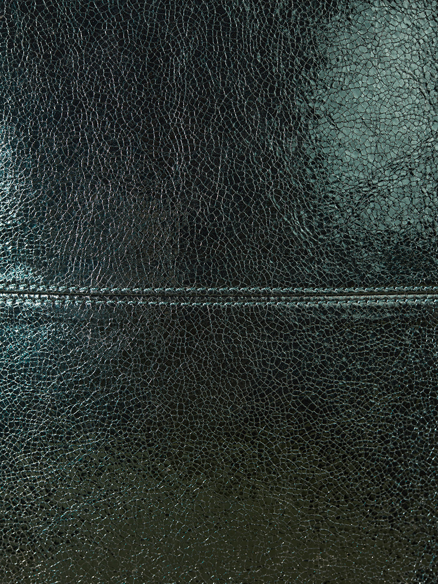 shimmering-green-leather-pencil-case-latrousse-de-paul-minuit-focus-material-view-m58-m-gr