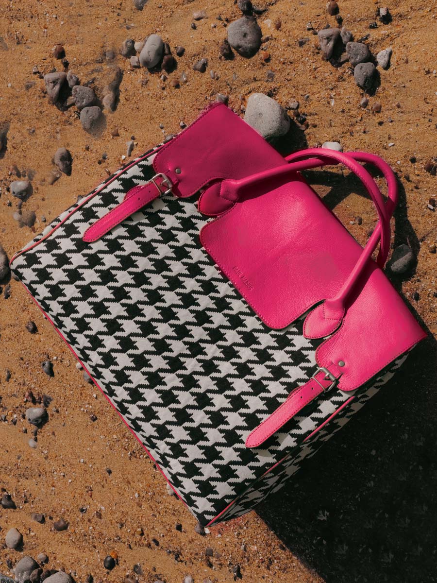 pink-leather-travel-bag-rouen-delhi-allure-fuchsia-paul-marius-campaign-picture-m105-hs2-pi