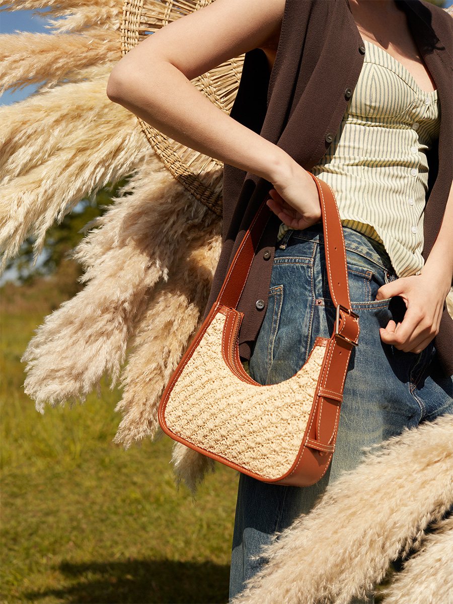 Baguette bag in raffia and leather Victoire XS Raphia - Natural / Cognac back view