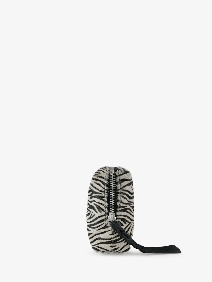leather-pouch-for-woman-zebra-rear-view-picture-adele-safari-paul-marius-