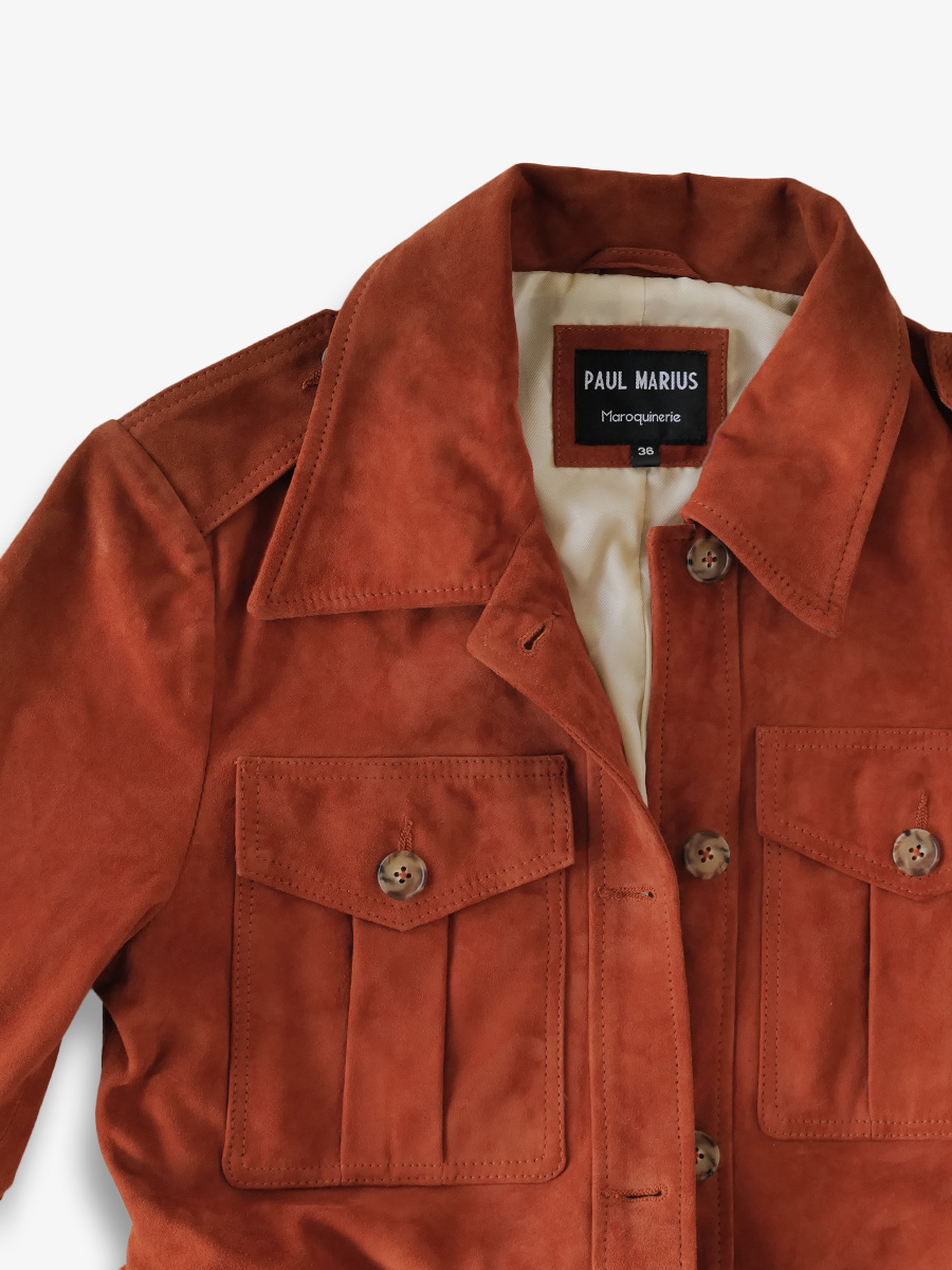 leather-safari-jacket-for-woman-matter-texture-picture-lasaharienne-rodeo-cognac-paul-marius 