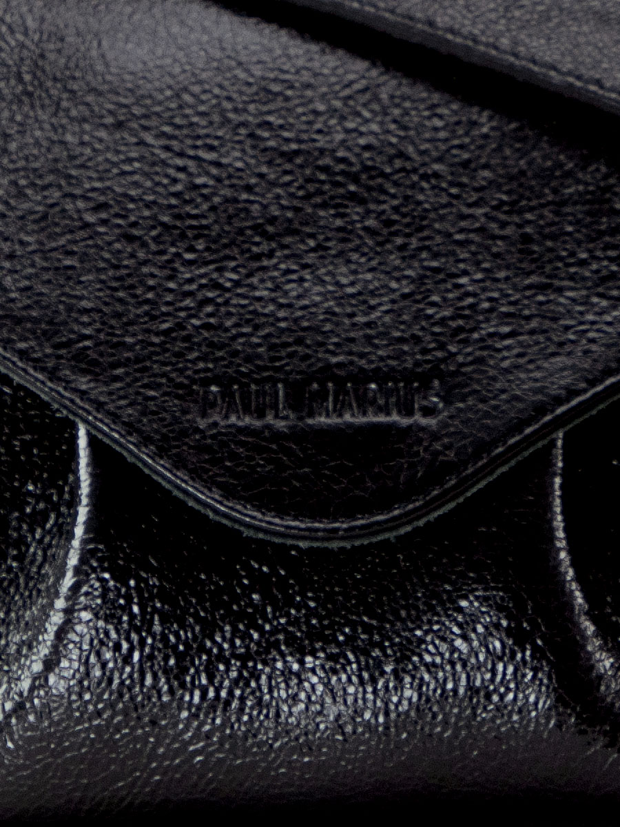 shimmering-black-leather-shoulderbag-suzon-m-eclipse-paul-marius-focus-material-picture-w25m-m-b