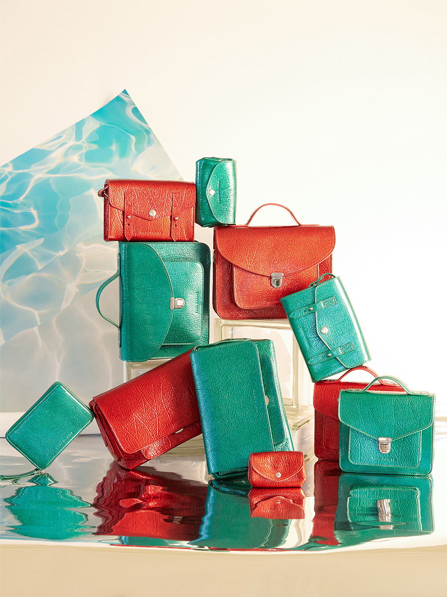 Red leather glasses case L'Étui à Lunettes - Star Flame inside view