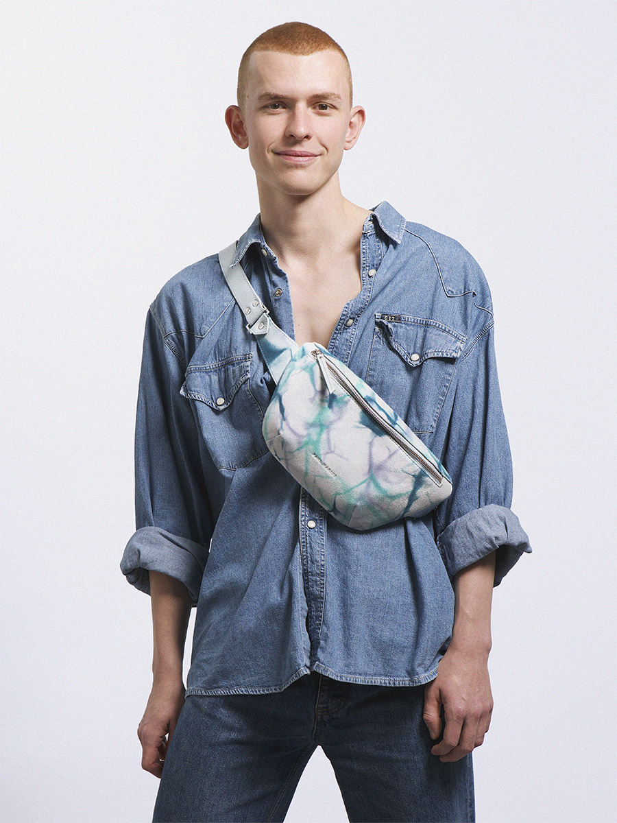 Blue Tie & Dye fanny pack LaBanane - Tie & Dye Blue focus material photo