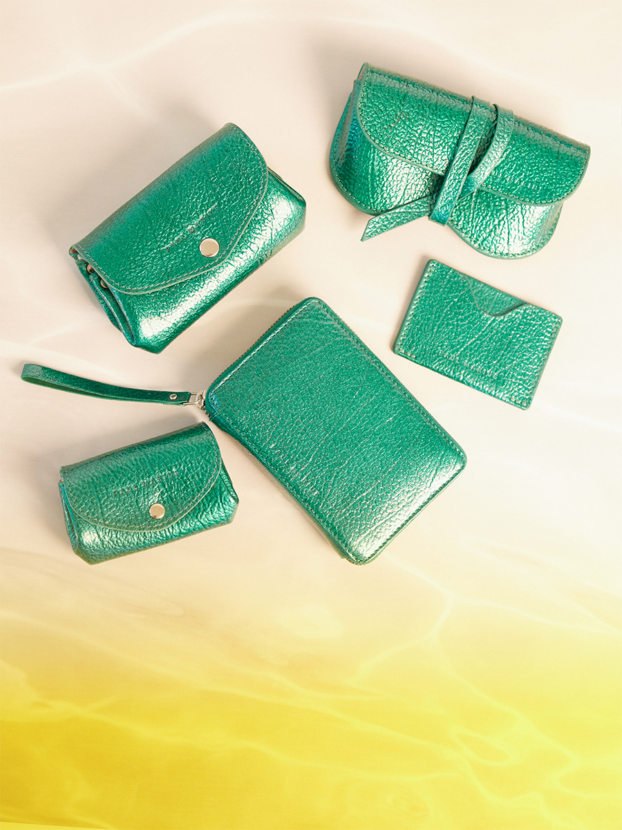 Blue leather wallet LePorte-cartes Gabin - Lagoon Star ambient view