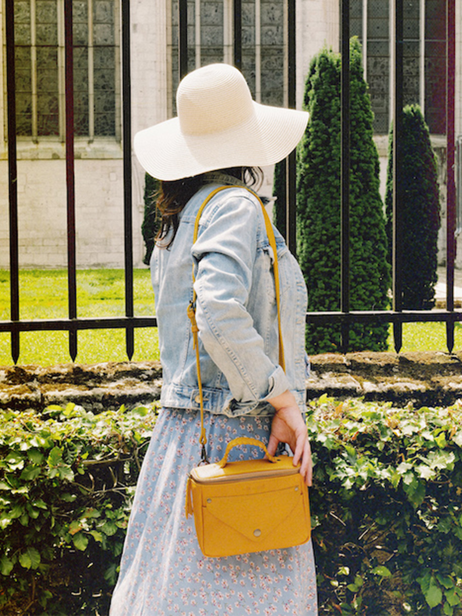 leather-shoulder-bag-for-woman-yellow-picture-parade-legavroche-reedition-saffron-paul-marius-3760125348902