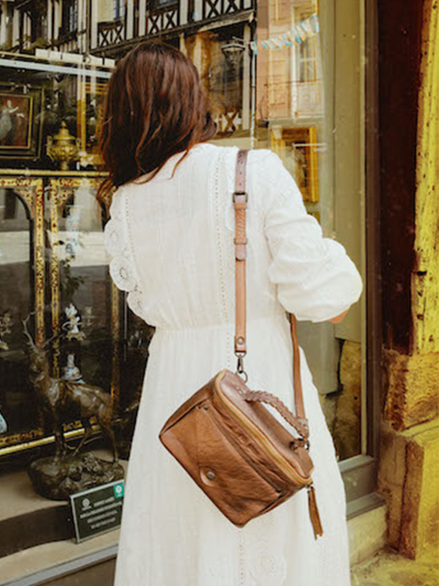 leather-shoulder-bag-for-woman-copper-picture-parade-legavroche-reedition-copper-paul-marius-3760125348858