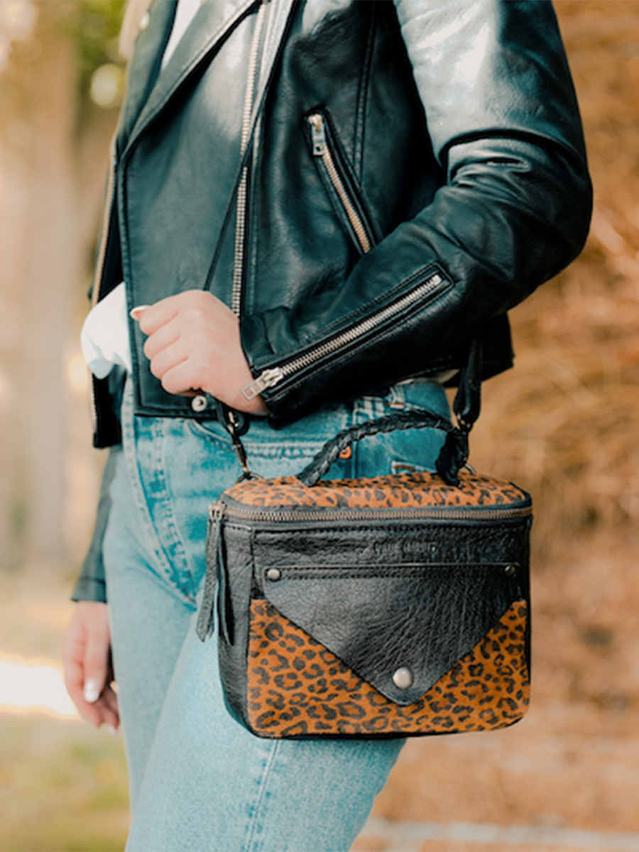 leather-shoulder-bag-for-woman-black-picture-parade-legavroche-reedition-leopard-black-paul-marius-3760125348827