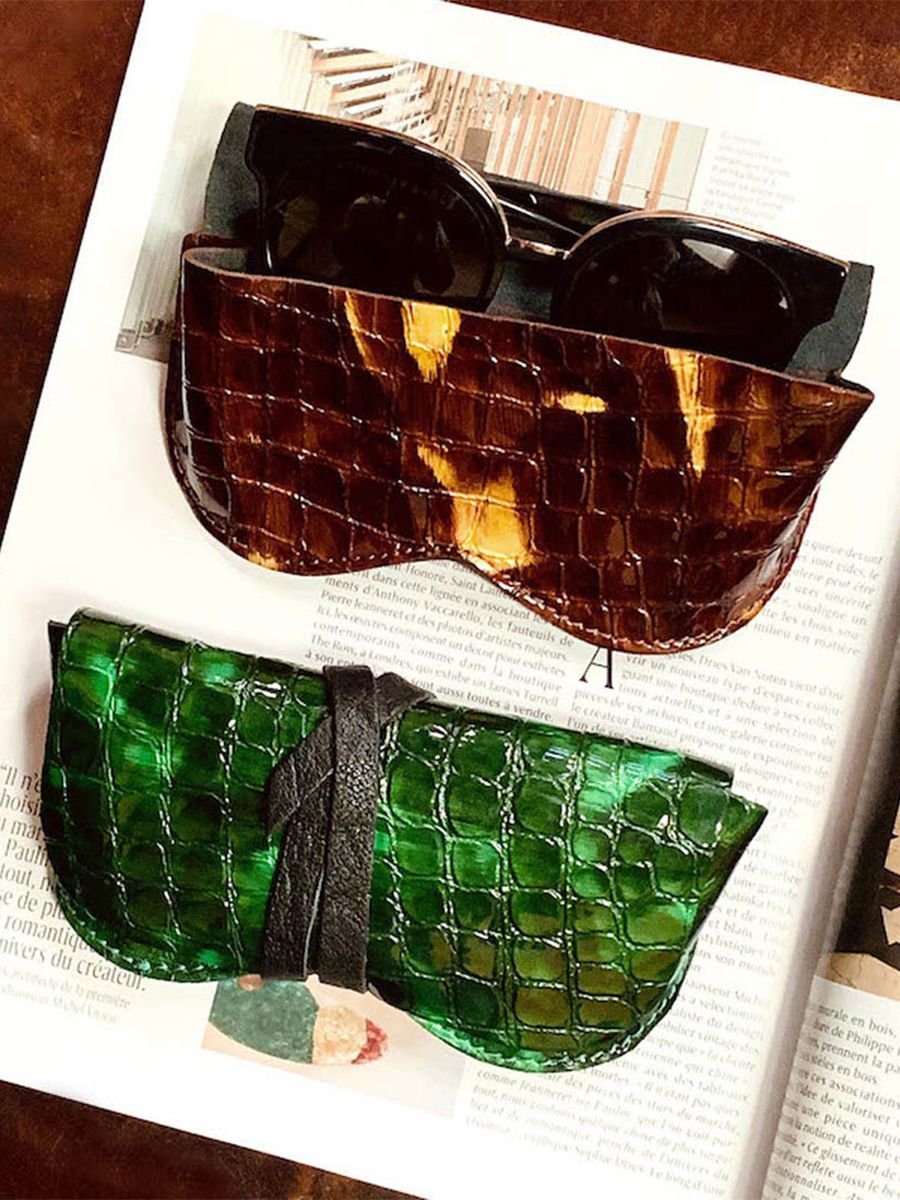 glasses-case-leather-green-front-view-picture-letui-a-lunettes-caiman-varnished-emerald-paul-marius-3760125346403
